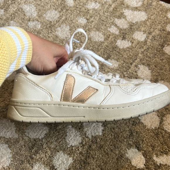 Veja Gold Sneakers Women Size 6 - Picture 1 of 12